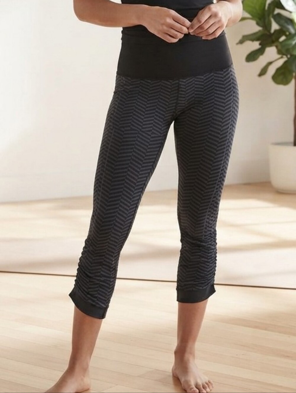 Lululemon 26-30 Inch Waist Women's Black Chevron Capri Leggings